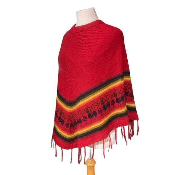 The little alpacas house red fringe poncho size medium - Picture 5 of 6